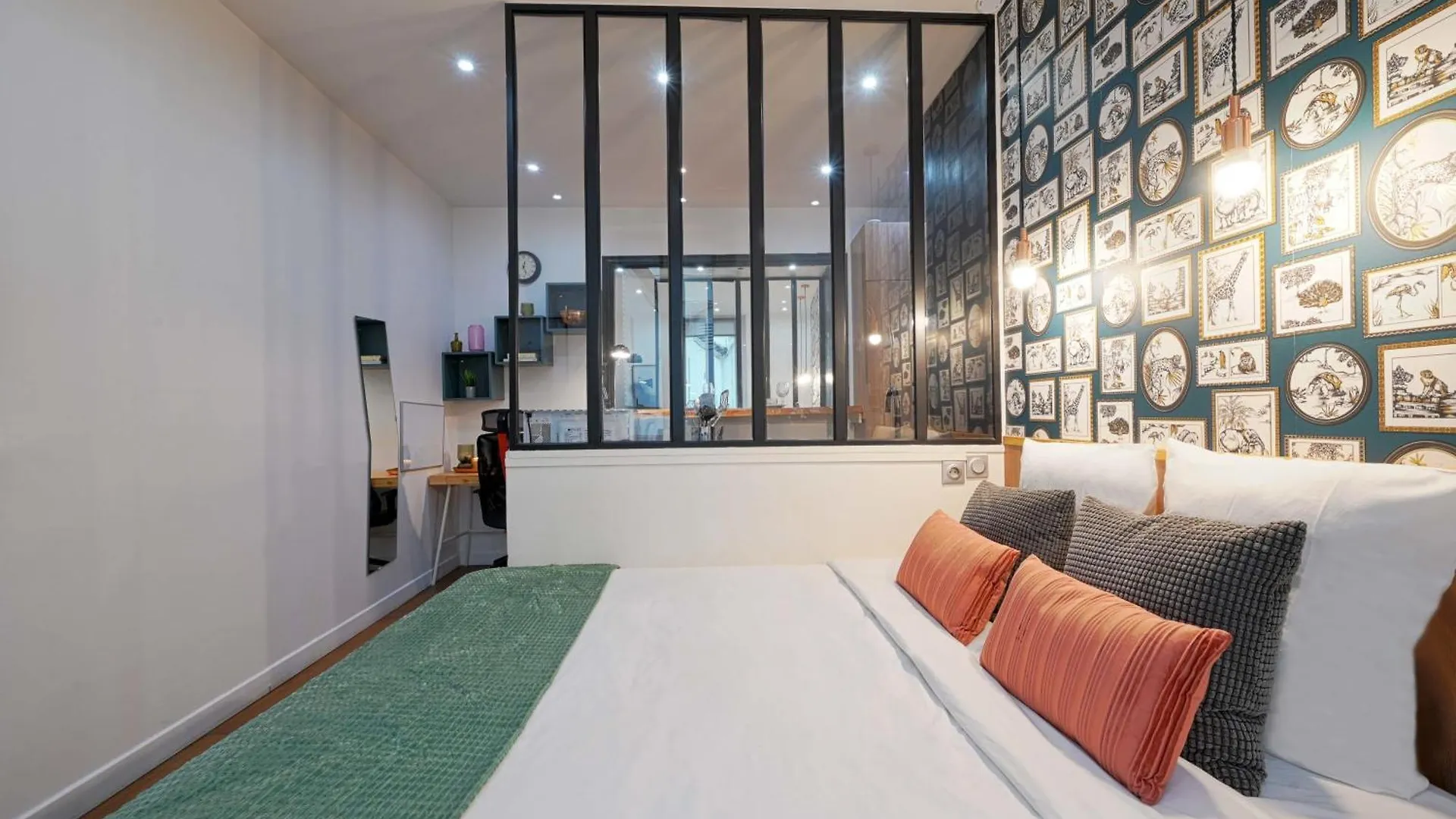 Cosy Studio Eiffel location